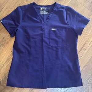FIGS Women’s Scrubs Catarina top in Purple Jam size Small Petite